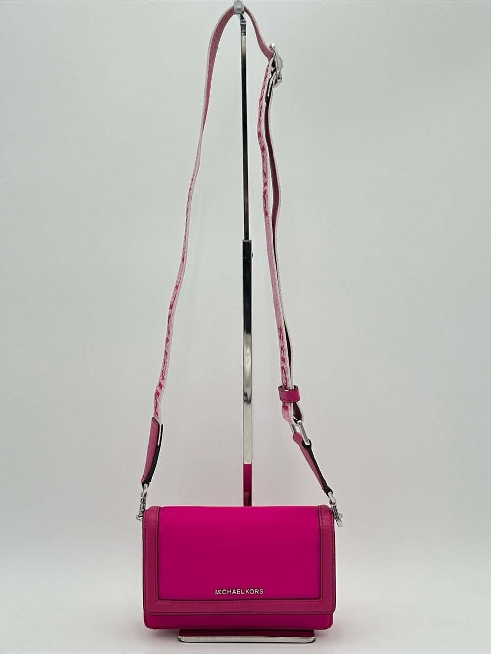Michael Kors Pink Jet Set Smartphone Crossbody Purse